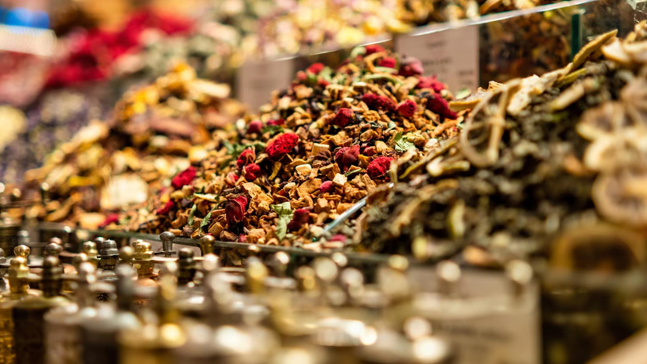 Главная картинка новости: Не пыль, а чистый вкус: Роскачество выбрало лучший пакетированный чай