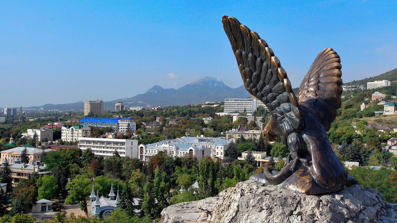 Главная картинка новости: Живой курорт 19 века России: за одну прогулку прошел от Орла до Эльбруса