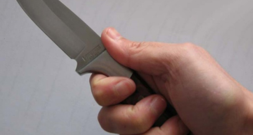 Трое вооруженных мужчин напали на таксиста и отобрали у него все деньги