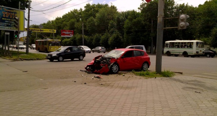 В Воронеже из-за спешки «скорая» попала в аварию