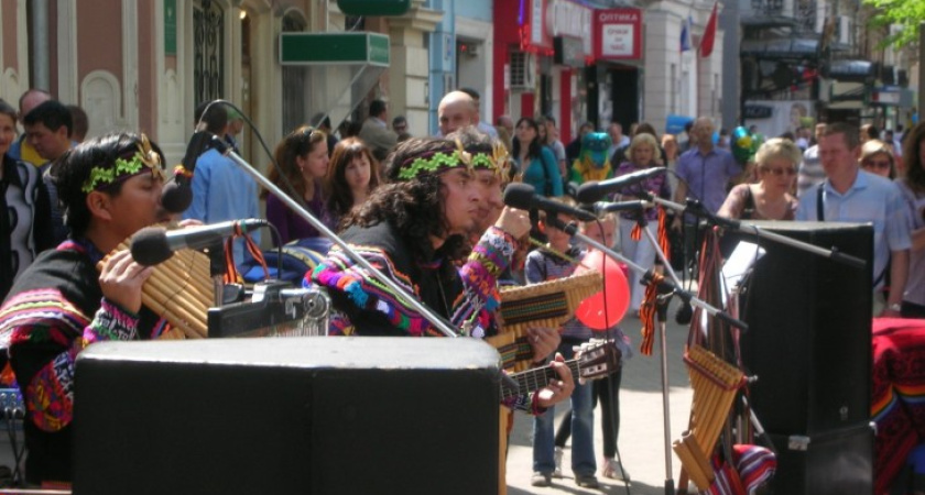 В центре Воронежа уличных музыкантов избили за нелюбовь к «Сектору газа»