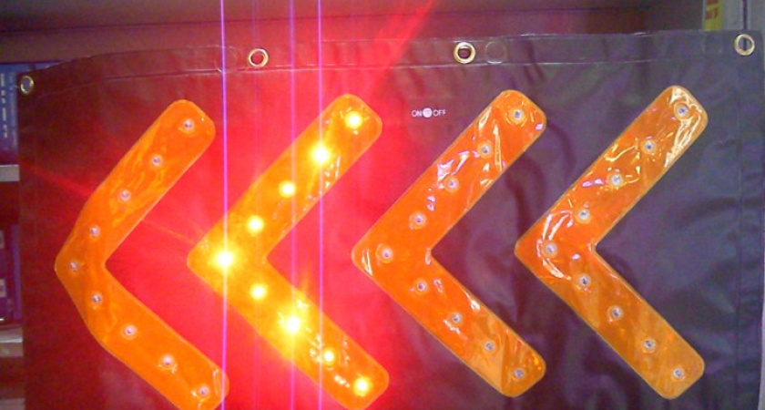 В Воронежской области два грузовика не смогли разъехаться на узкой дороге