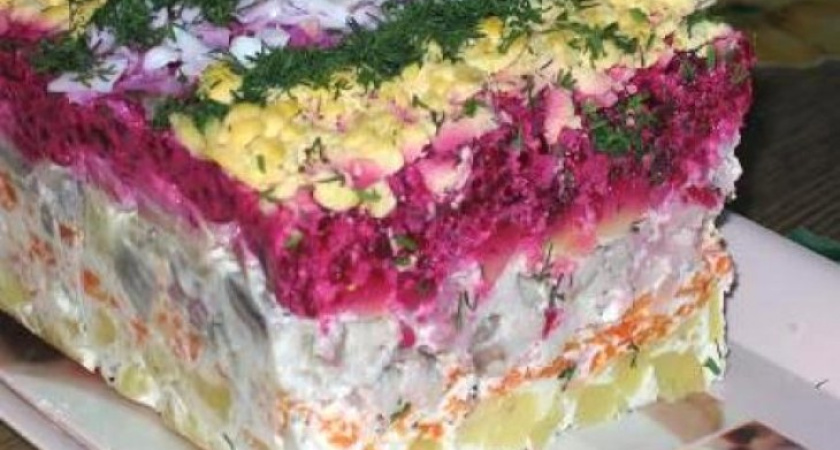 Около 50 воронежцев отравились «селедкой под шубой» из готовых обедов