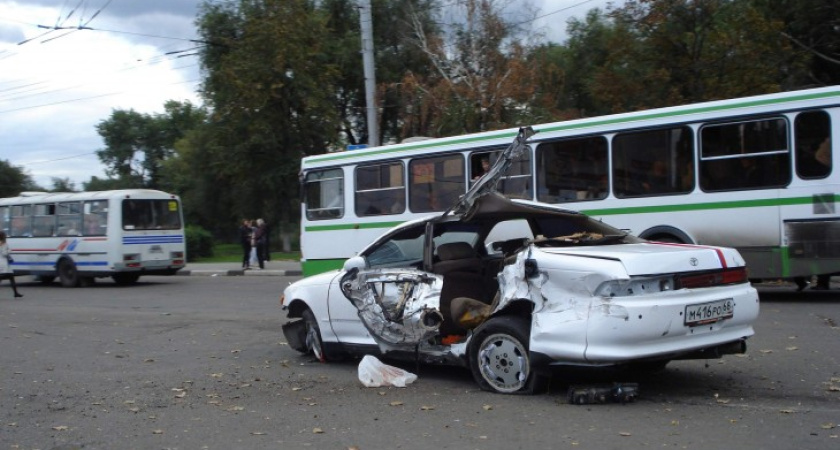 В Воронеже на День города в ДТП попал свадебный кортеж