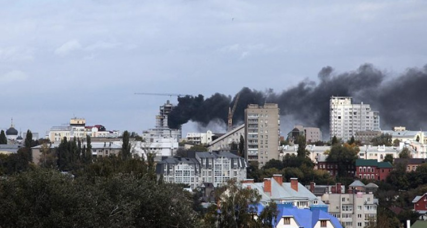 В центре Воронежа горит многоэтажка