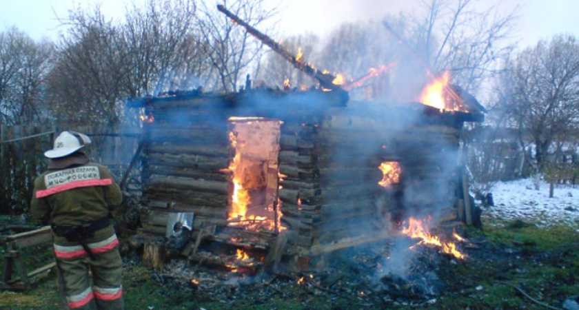 В Воронежской области при пожаре во времянке погиб парень