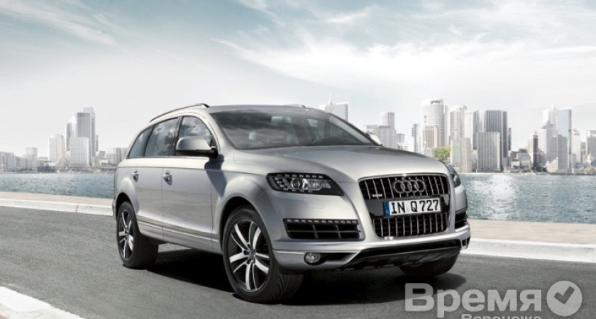 Охранник угнал Audi Q7, попал на нём в аварию и опрокинул в кювет