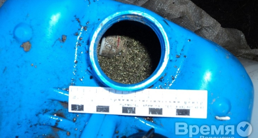 Под Воронежем пенсионер хранил наркотики в 50-литровой бочке