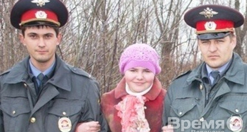 В Воронежской области полицейские спасли провалившуюся под лёд школьницу