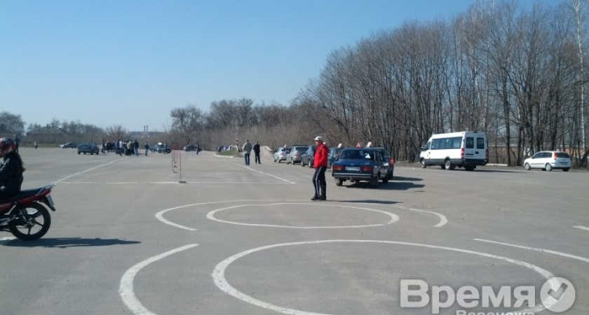 В воронежских автошколах обучали на неисправных авто