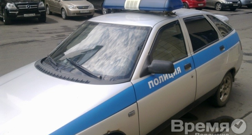 Воронежский филиал Почты России отметил лискинского полицейского