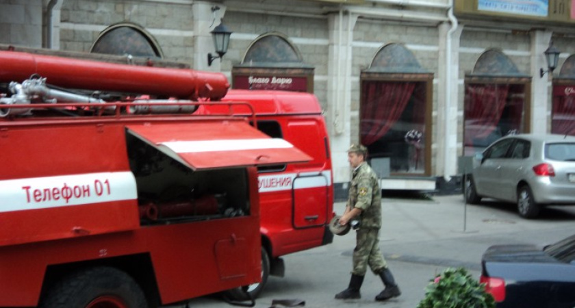 Десятки людей эвакуированы из «Петровского пассажа» из-за горящего дивана