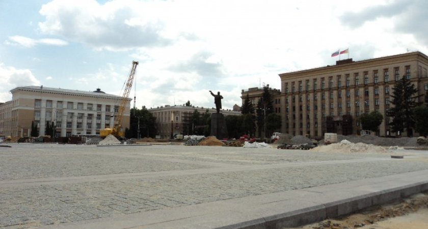 Километр информации: брусчатка, срезанные розы за 5 тысяч и водомет