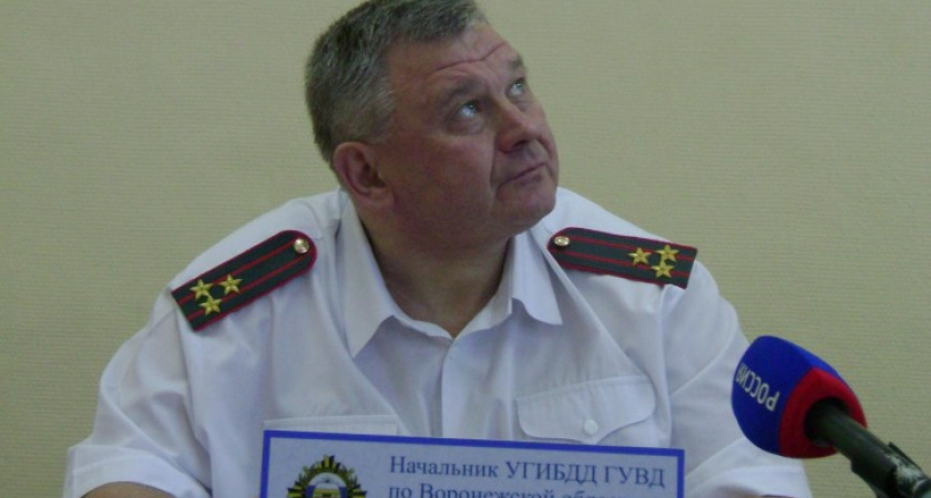 Главный гаишник Воронежской области не признал в писающем полицейском подчиненного