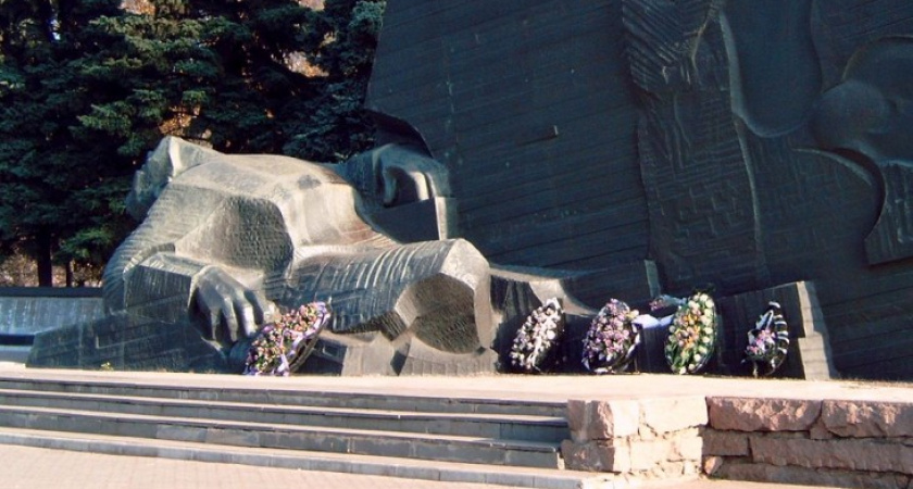 В Воронеже начался ремонт памятника Славы