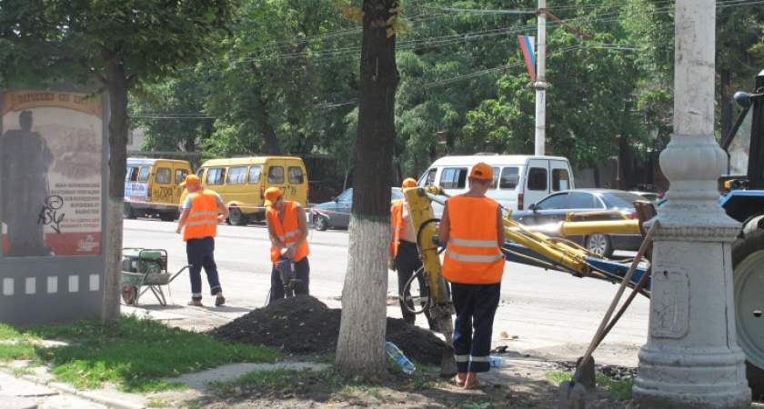 На ремонте проспекта Революции замечены всего четыре дорожника