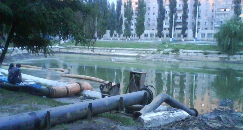 В Воронеже приостановлена расчистка Лебединого озера