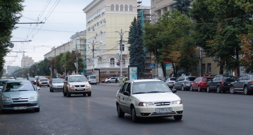 В Воронеже проспект Революции открыли, не закончив ремонт
