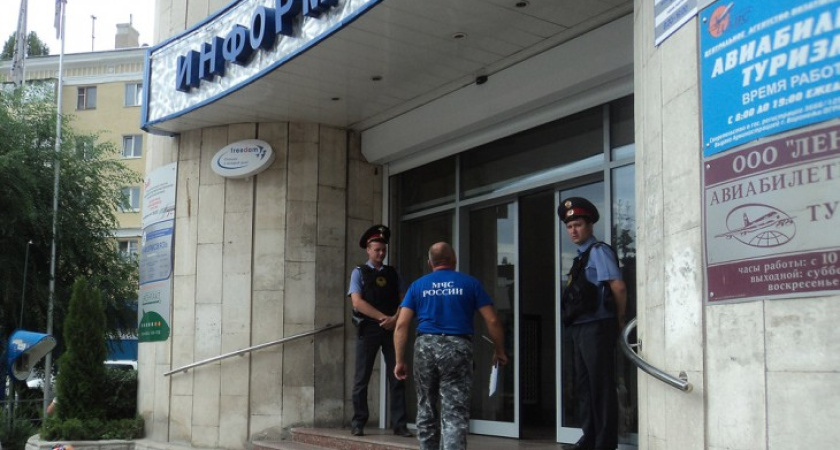 В центре Воронежа вместо предполагаемой бомбы спасатели нашли старые тапочки