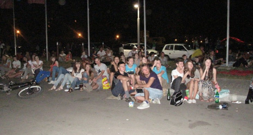 Воронежцам в кинотеатре под открытым небом показали эротику