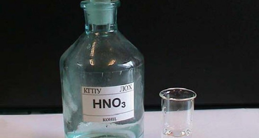 Жительнице Воронежа на остановке плеснули в лицо кислотой