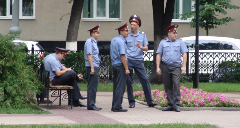 Зарплату воронежских полицейских увеличат в два раза