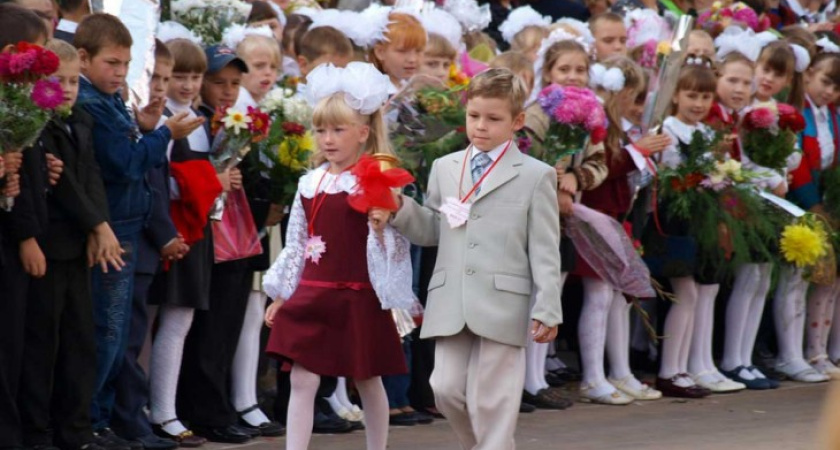 В ТЕМУ НЕДЕЛИ: На школьные линейки в Воронежской области вышли более 190 тысяч учеников