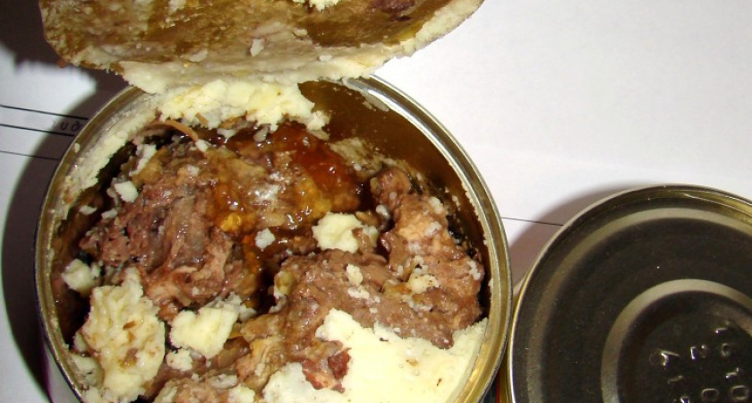 На прилавках воронежских магазинов снова продают бракованную тушенку