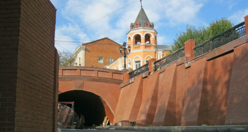 Губернатор устроил в Воронеже место для битья шампанского