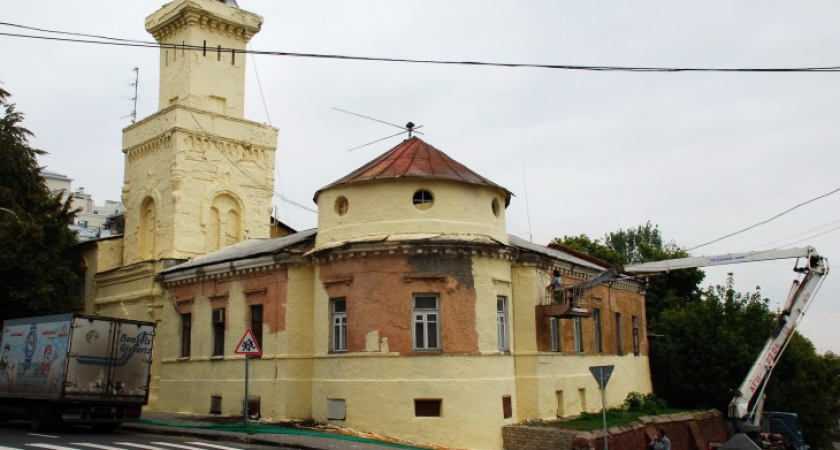 В Воронеже покрасили старейшую пожарную каланчу