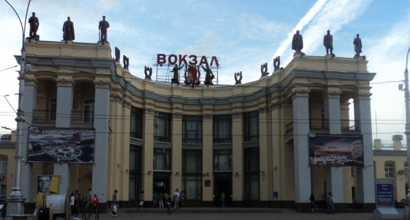 Поезд «Москва-Воронеж» второй день опаздывает на час