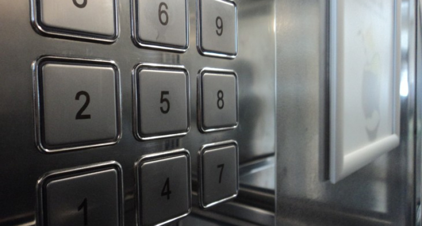 В Воронеже управляющая компания сократила лифтерш