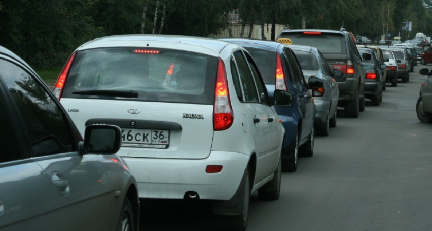 Воронежцы стоят в пробках из-за новой разметки на дорогах