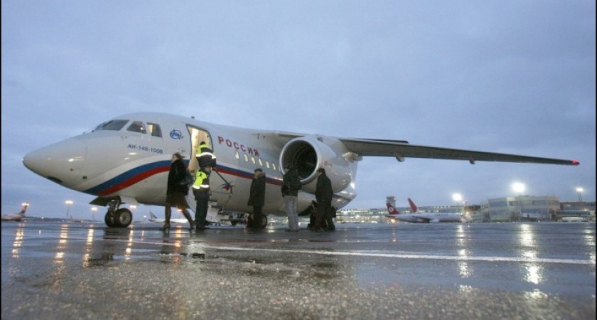 Из-за отказа двигателя воронежский Ан-148 совершил аварийную посадку в Симферополе