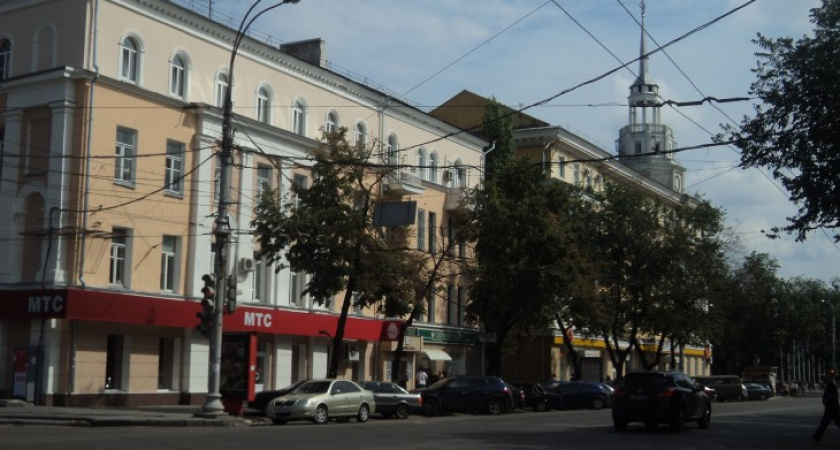 В Воронеже запретят парковку на Плехановской, а для общественного транспорта там выделят отдельные полосы