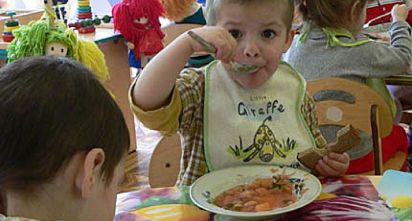 В детсадах Воронежской области малышей кормили опасными продуктами