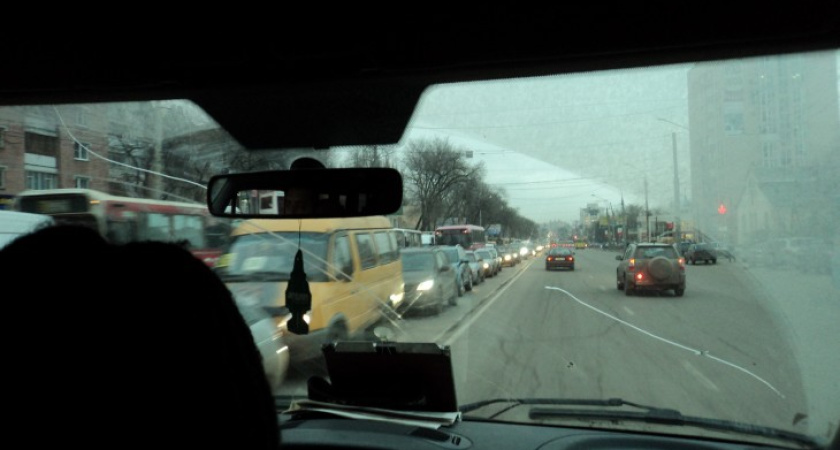 В Воронеж пришла зима с пробками