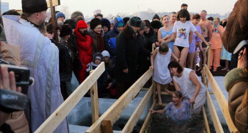 Крещенские купели апробировали воронежские санитарные врачи