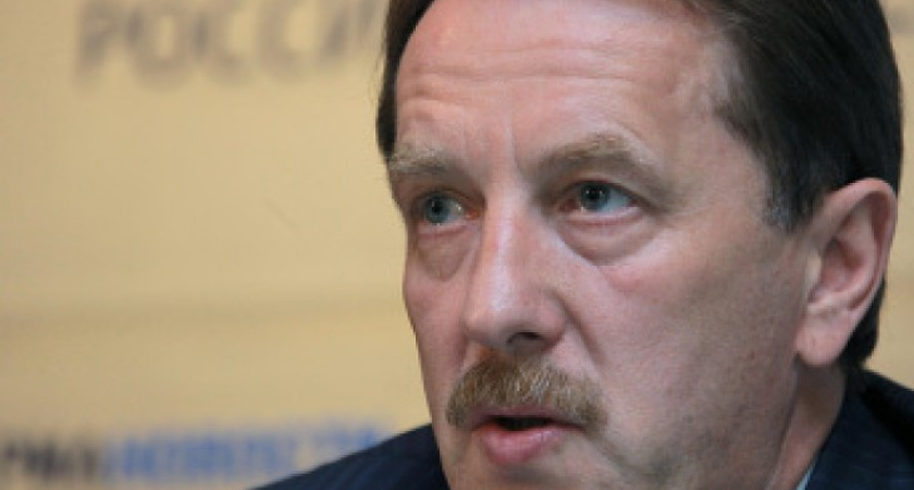 Воронежский губернатор проверил строительство бассейна в Анне