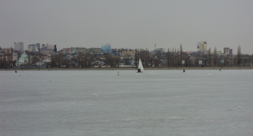 Воронежские спасатели призывают любителей подлёдного лова сворачивать удочки