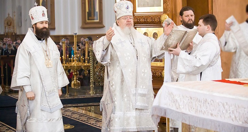 На Пасхальное богослужение в храмы пришли тысячи воронежцев