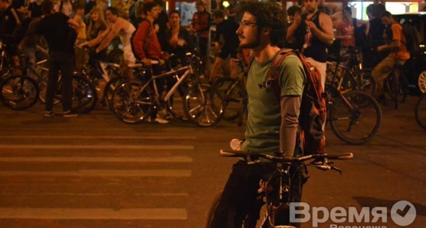 Велосипедисты колесили ночью по центру Воронежа