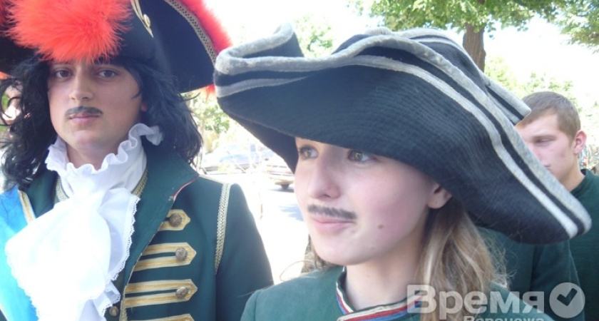 Самым популярным Петром I на параде двойников стала девушка