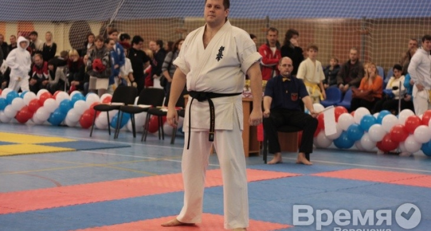 Депутат Воронежской облДумы на спортивном турнире одолел противника ударом в печень