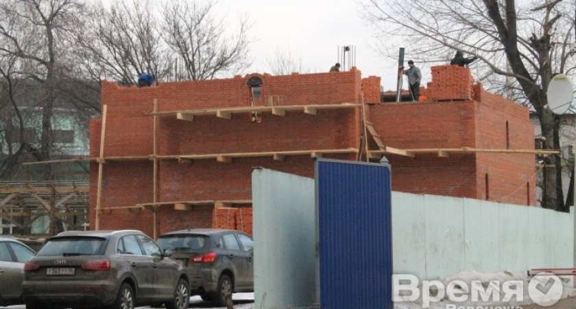Приостановление строительства церкви под окнами воронежской Росрегистрации только ускорило работы