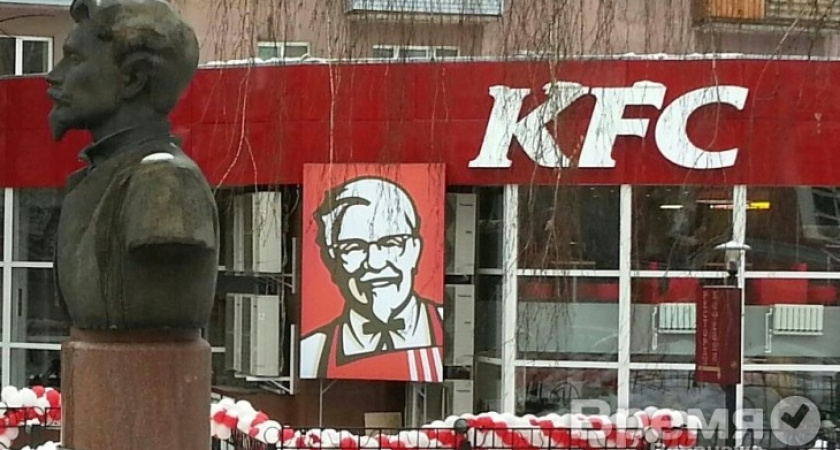 «В Воронеже установили бюст создателю сети быстрого питания KFC»