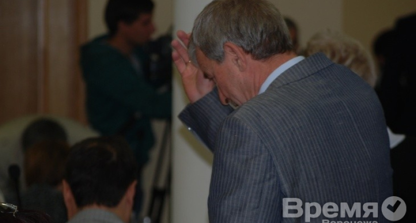 Экс-спикер, отдохнувший за счёт бюджета в Париже, заявил о сложении полномочий в горДуме