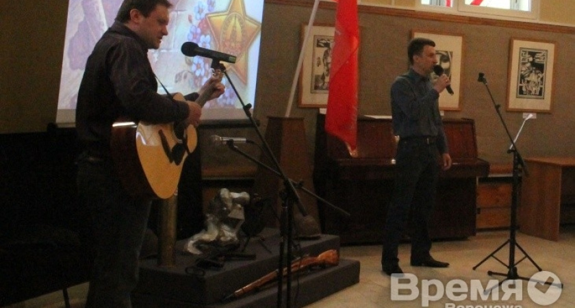И. о. мэра Геннадий Чернушкин под гитару исполнил песню Высоцкого