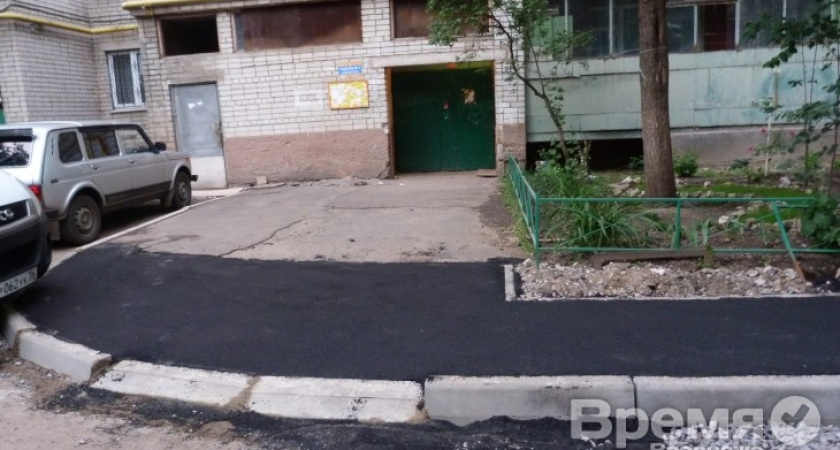 Благоустройство двора по-воронежски: новые ямы, узкие тротуары и асфальт поверх мусора