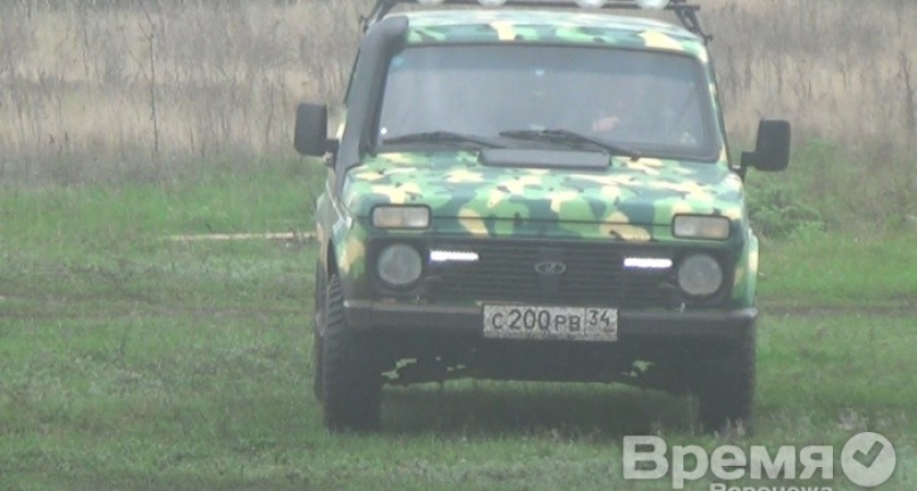 Казаки, приехавшие в Новохоперский район на авто с волгоградскими номерами, требуют от геологов свернуть работу